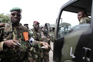 Issiaka Ouattara alias Wattao (L), a commander of FRCI (Republican Forces of Ivory Coast), stands with his soldiers in Yopougon April 29, 2011. REUTERS/Luc Gnago (IVORY COAST - Tags: POLITICS MILITARY)