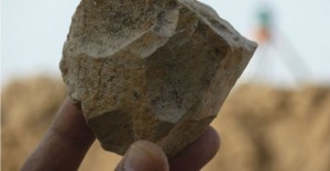 © Mohamed Sahnouni / AFP | À Sétif, des archéologues ont découvert des outils en pierre taillée remontant à 2,4 millions d'années. 
